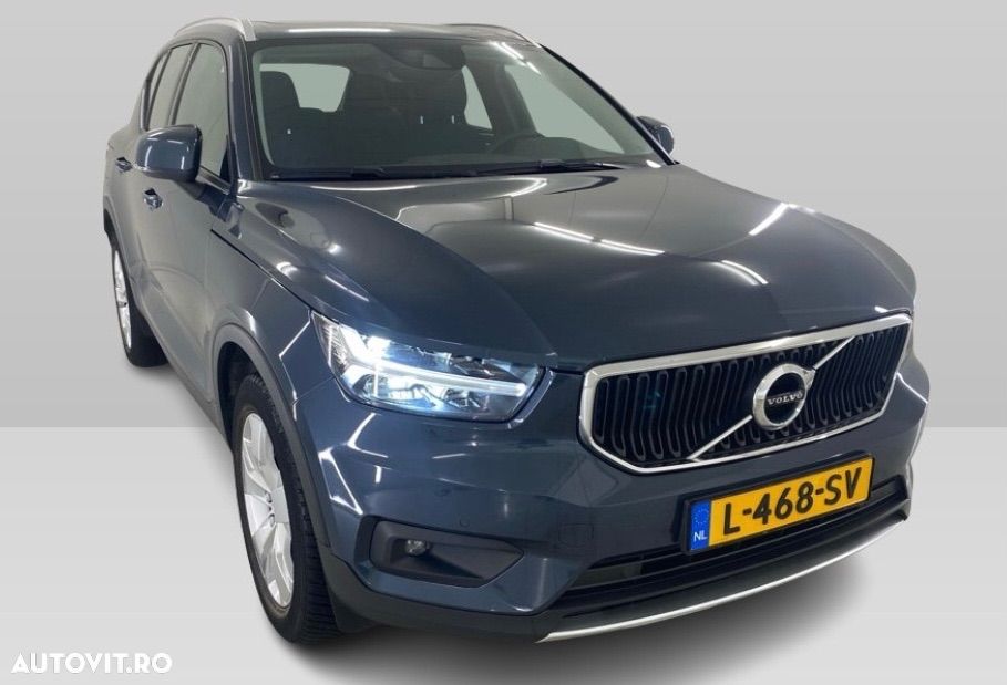 Volvo XC 40 T2 Momentum Pro - 2