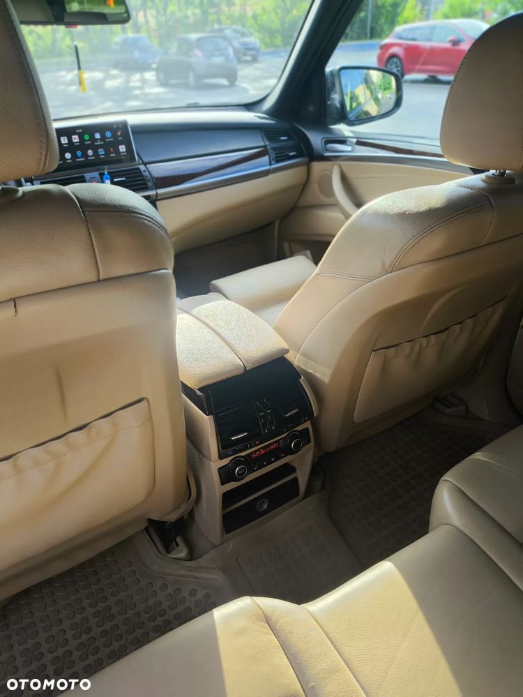 BMW X5 4.8i - 6