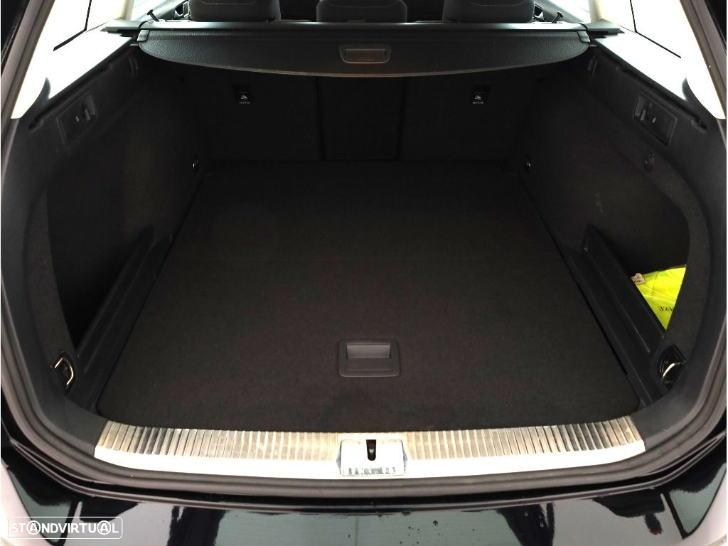 VW Passat Variant 2.0 TDi Confortline - 15