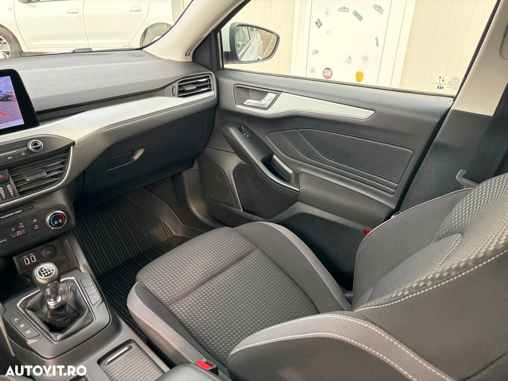 Ford Focus 1.0 EcoBoost Connected - 29
