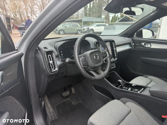 Volvo XC 40 B3 Plus Dark - 23