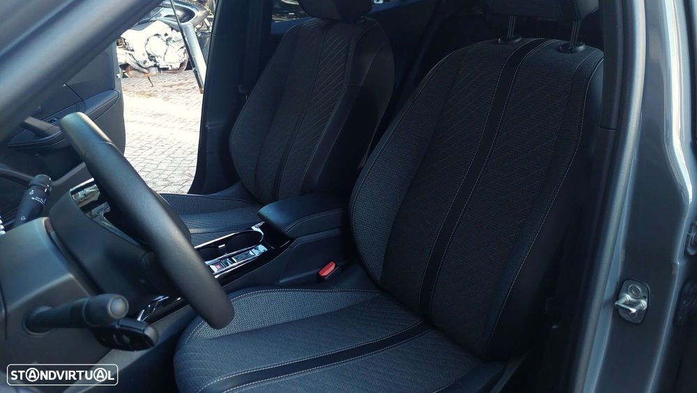 Peugeot e-2008 54 kWh Allure - 30