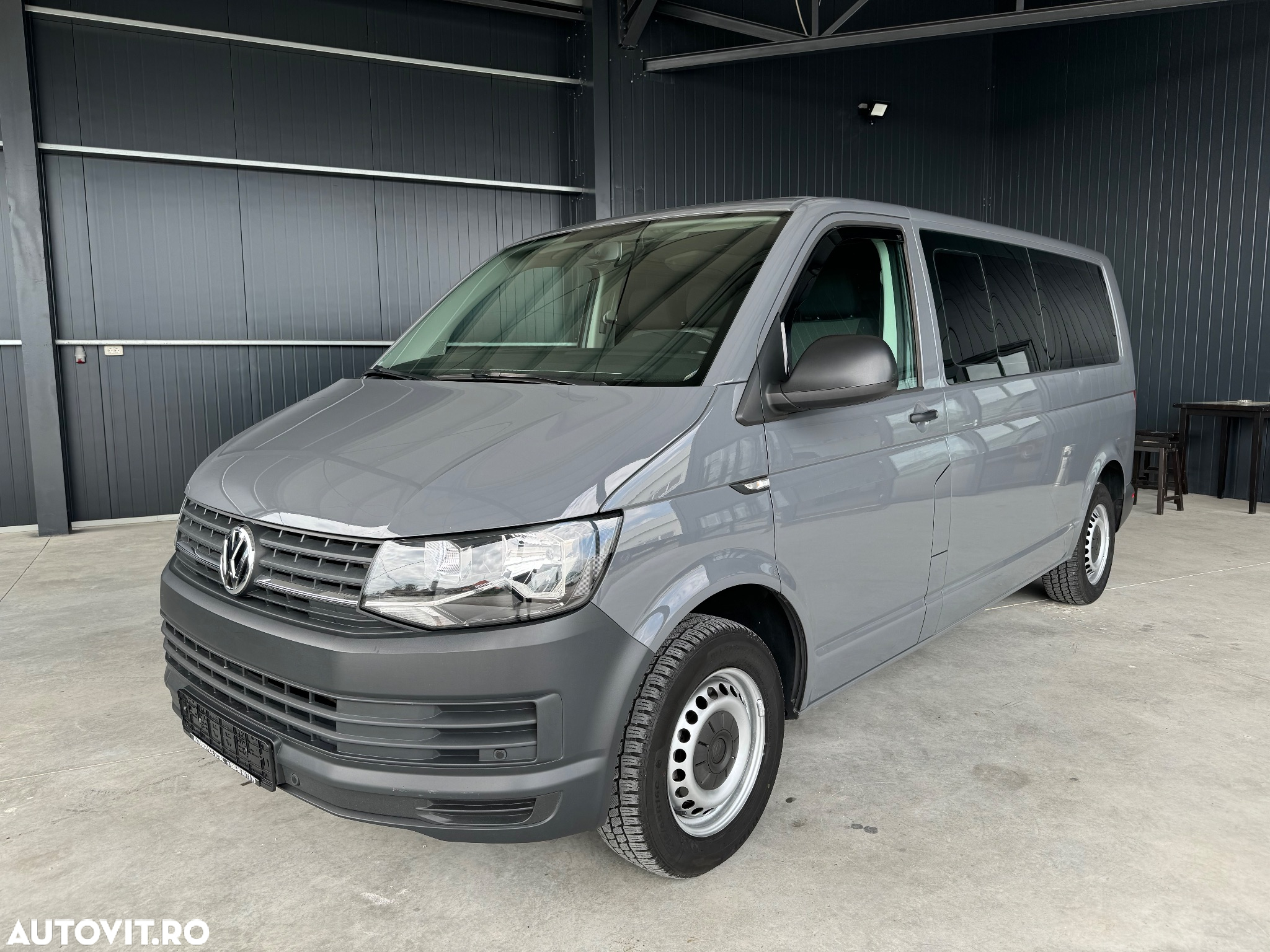 Volkswagen Transporter T6 DSG Lang - 2