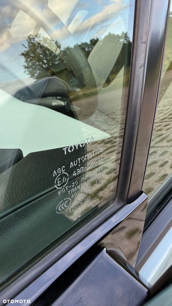 Toyota Prius 1.8 HSD Prestige - 17