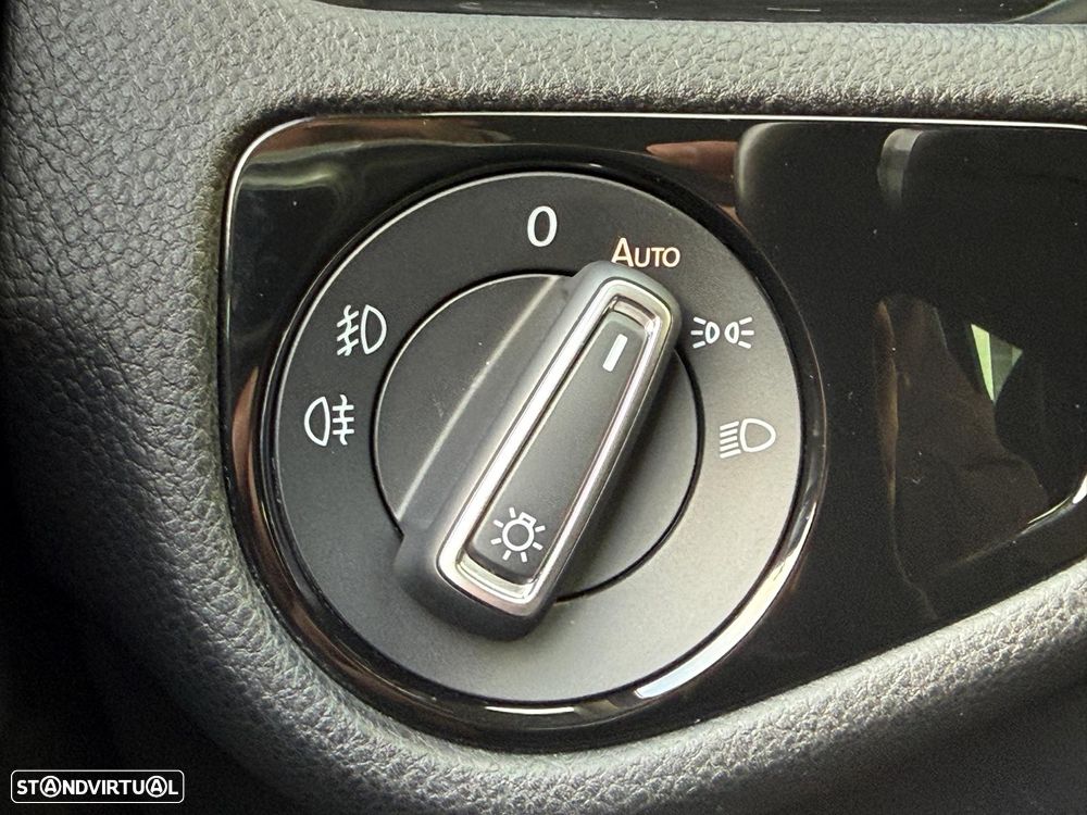 VW Golf Variant 1.6 TDi Highline DSG - 21