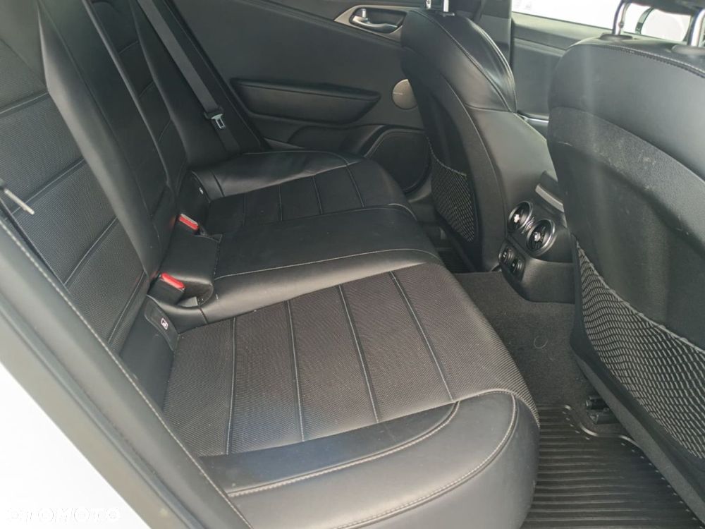 Kia Stinger - 24
