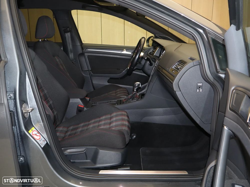 VW Golf 2.0 TSI GTI DSG Performance - 17