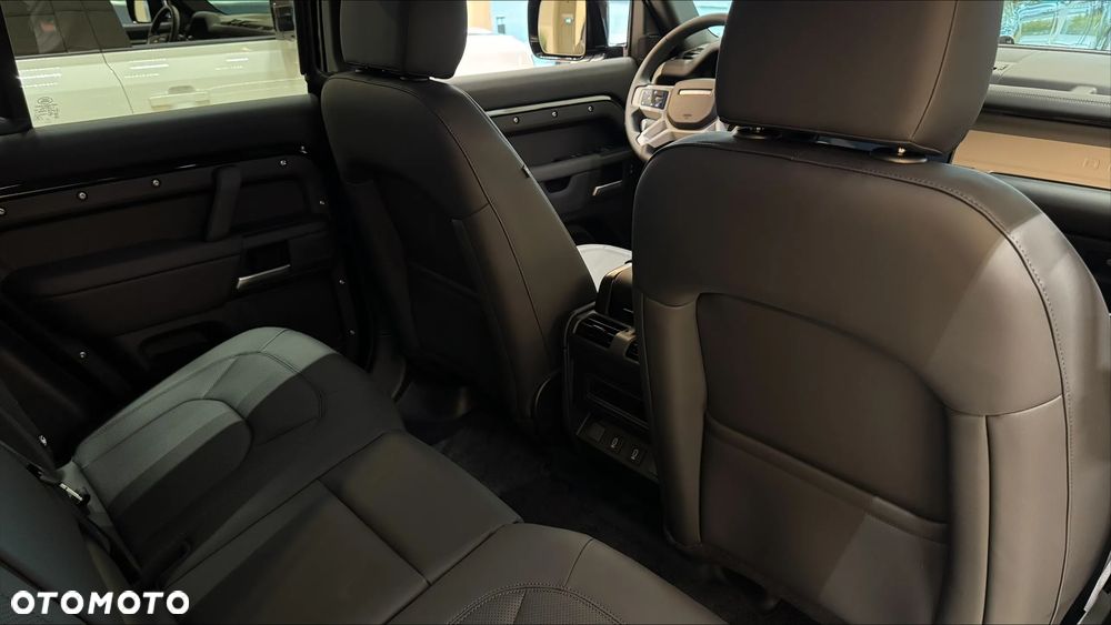 Land Rover Defender - 18