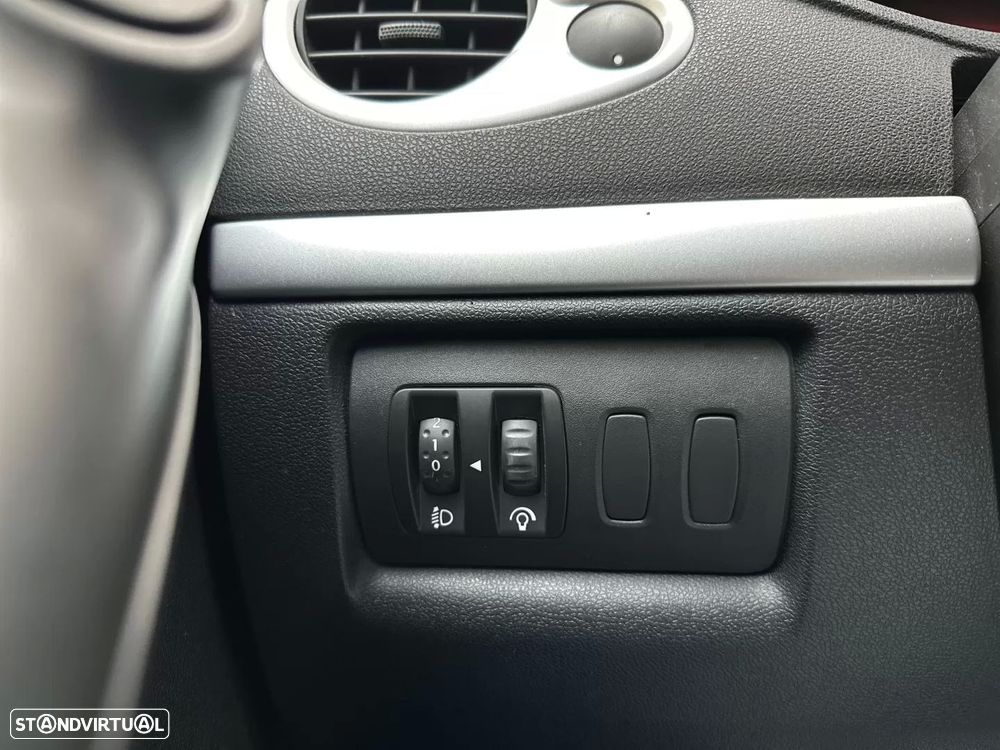 Renault Clio 1.2 16V Confort Authentique - 18