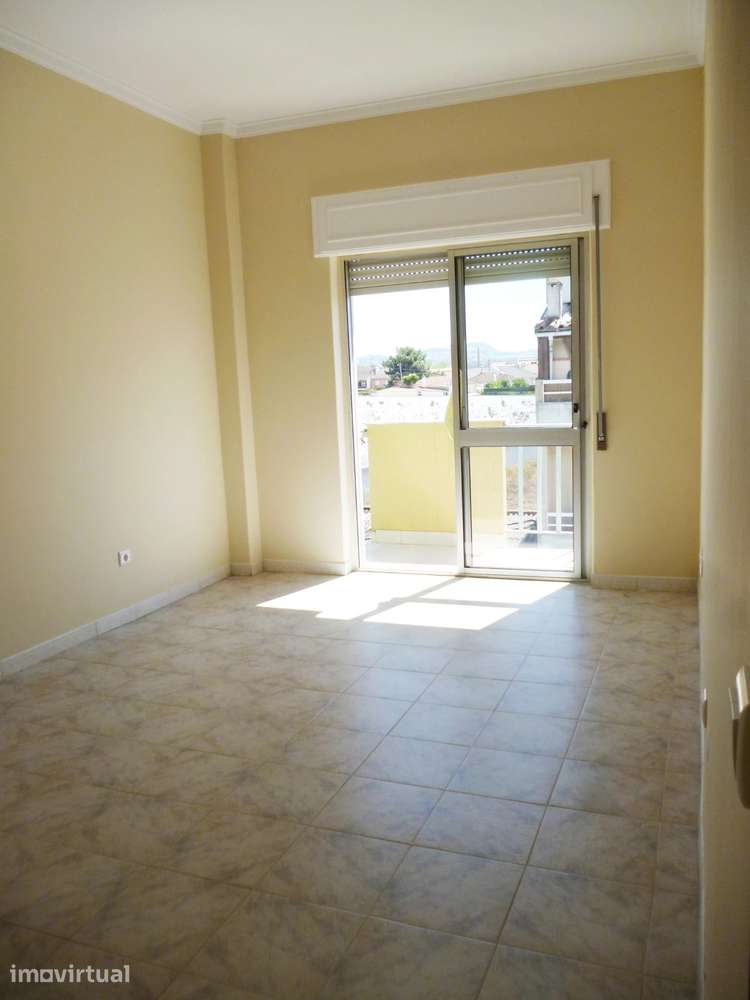 T2 Arrendado no Pinhal Novo | 85 m² | 2 Varandas - Grande imagem: 3/16