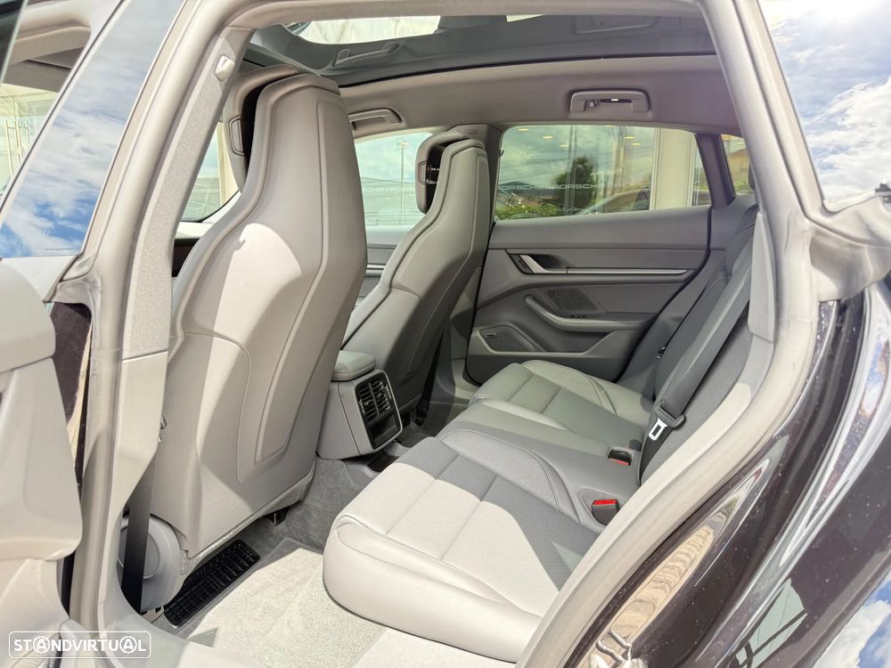 Porsche Taycan Sport Turismo - 17