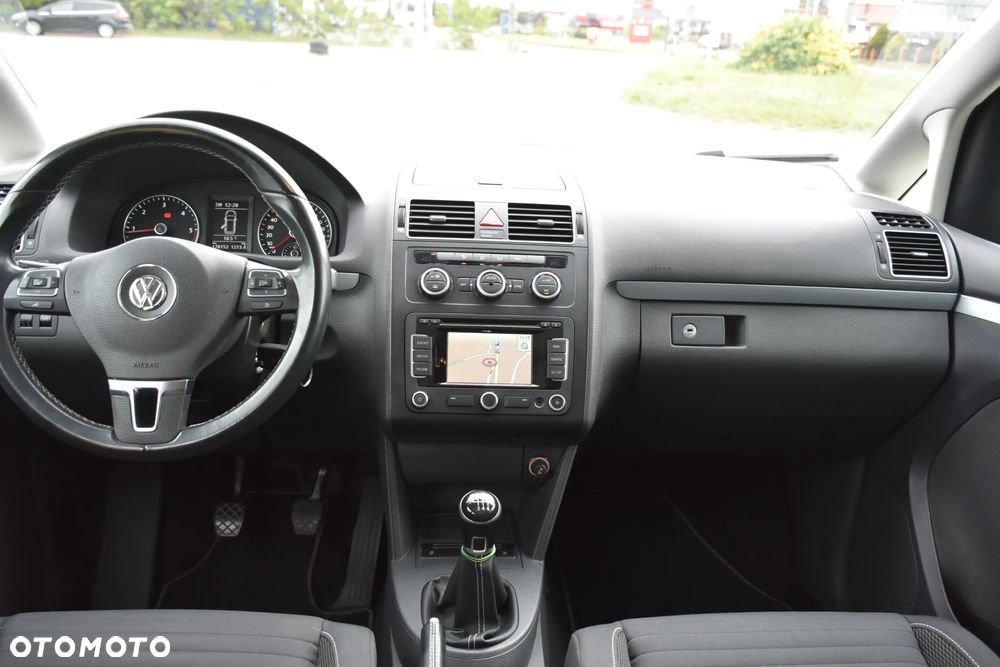 Volkswagen Touran 2.0 TDI DPF BlueMotion Technology STYLE - 13