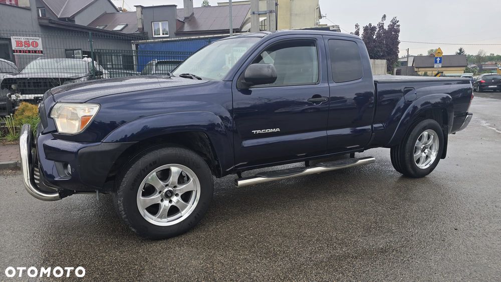 Toyota Tacoma - 4