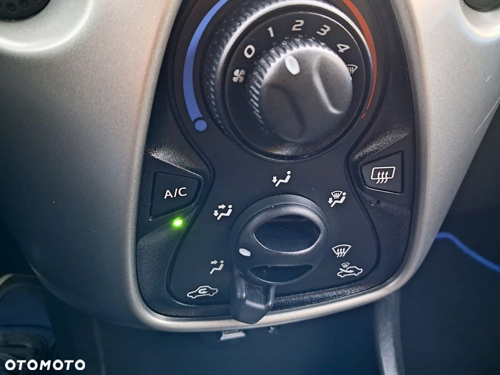 Toyota Aygo x-play touch - 18