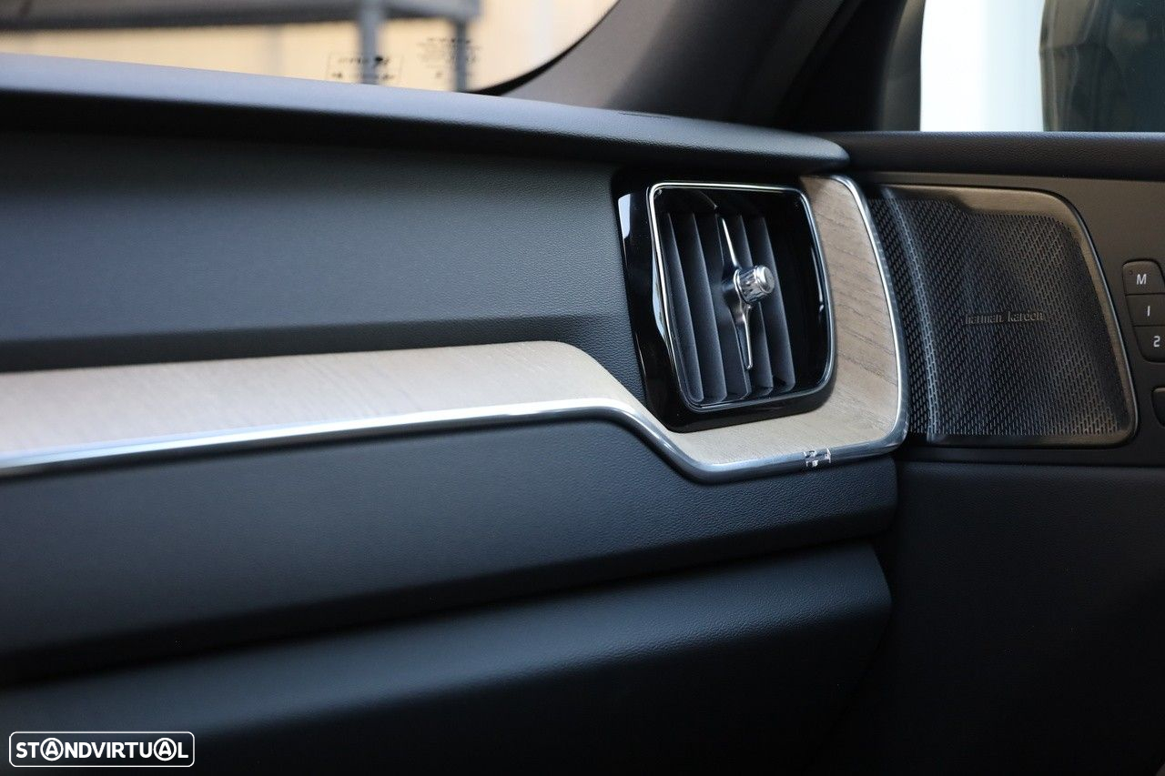 Volvo XC 60 2.0 T6 PHEV Plus Bright AWD - 27