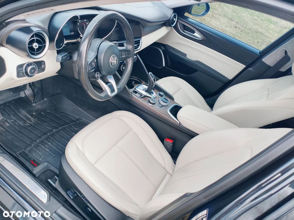 Alfa Romeo Giulia 2.0 Turbo TI Q4 - 13