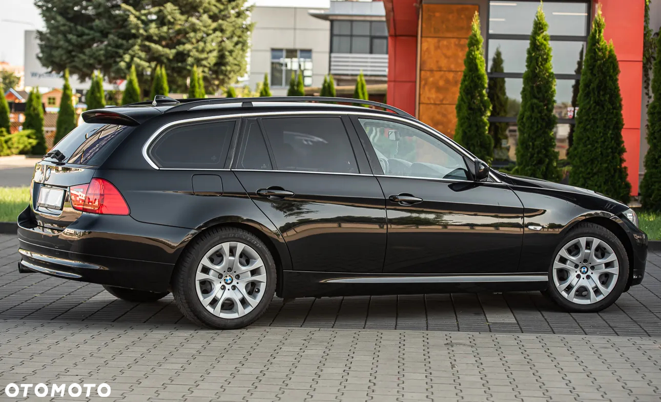 BMW Seria 3 325xi Touring - 13