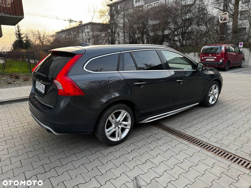 Volvo V60 D6 AWD Plug-in Hybrid Summum - 3