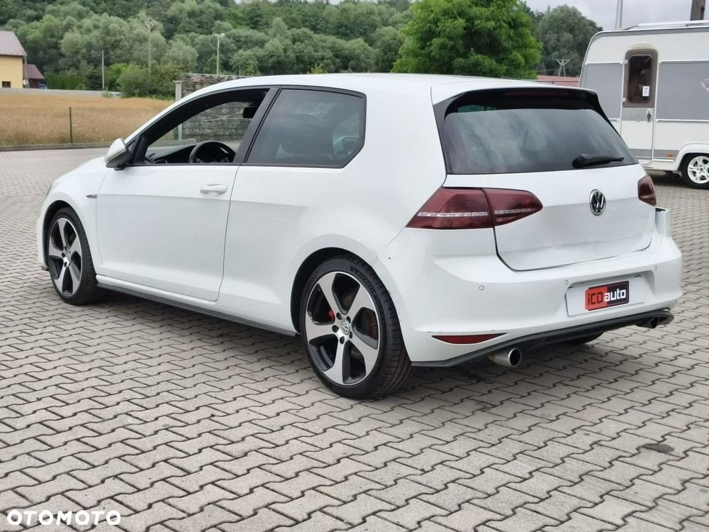 Volkswagen Golf - 5