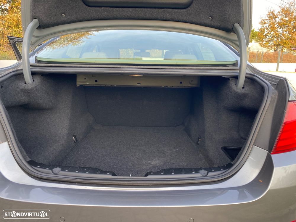 BMW 525 d Auto - 36