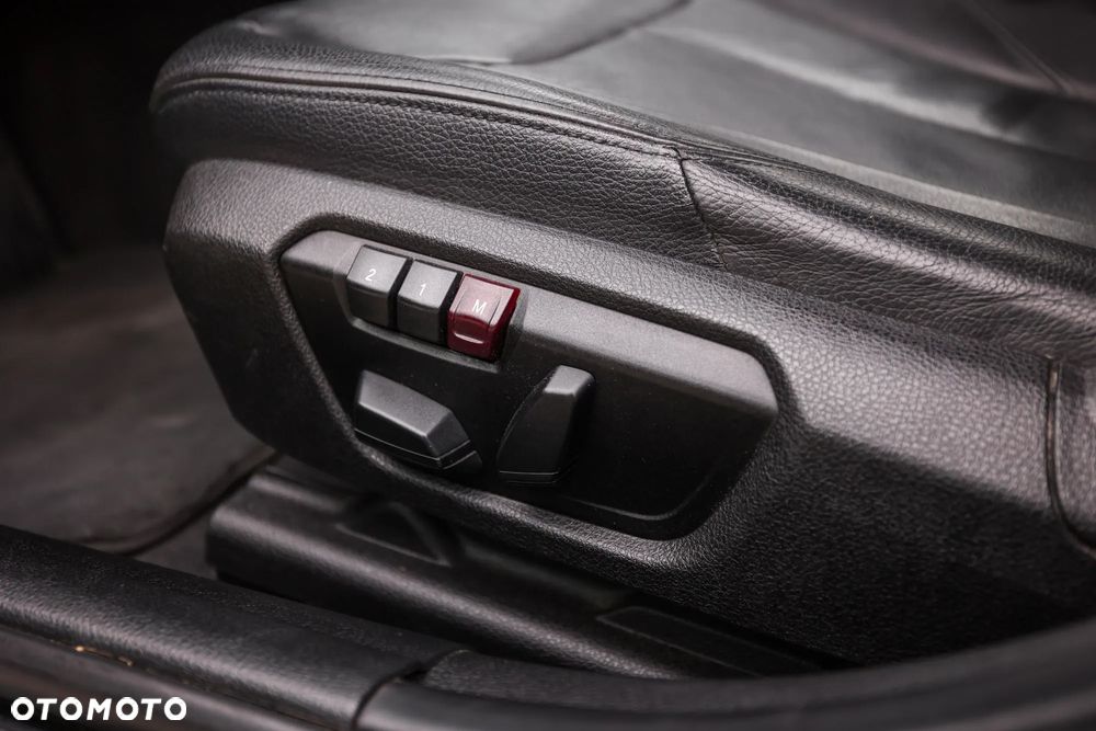 BMW Seria 3 320d xDrive Luxury Line - 19