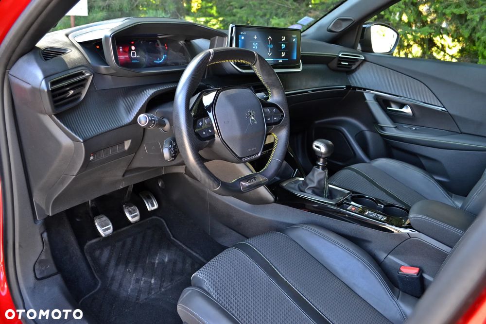 Peugeot 2008 1.2 PureTech GT Line S&S - 9
