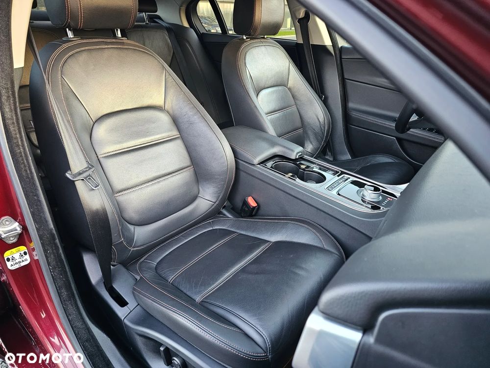 Jaguar XE 2.0 D Prestige - 11