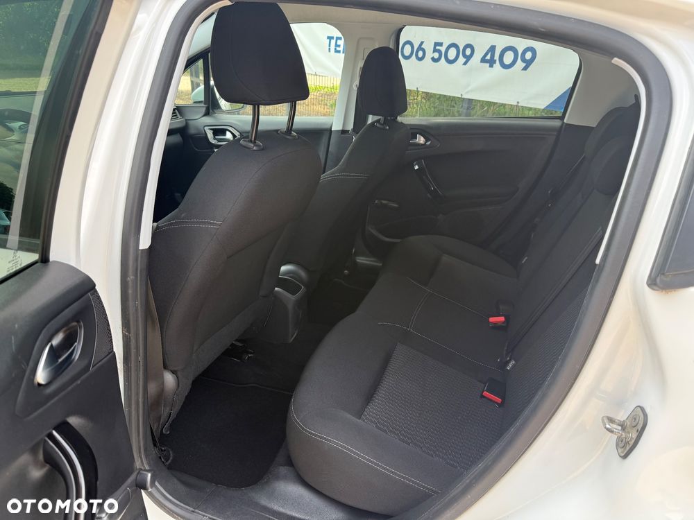 Peugeot 208 - 12
