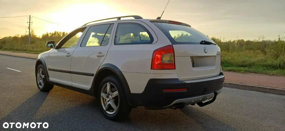 Skoda Octavia ver-combi-2-0-tdi-dpf-4x4-dsg-scout - 12
