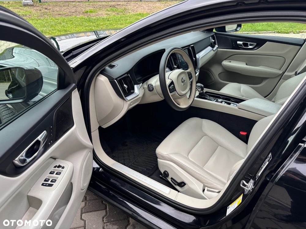 Volvo S60 T6 AWD Momentum Pro - 13
