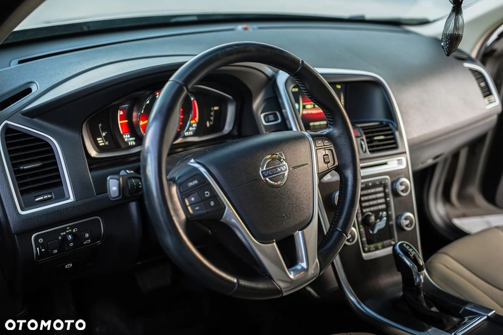 Volvo XC 60 T6 AWD Drive-E Momentum - 16