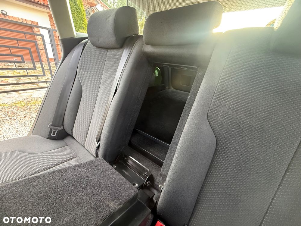 Volkswagen Passat 1.6 TDI Comfortline - 24