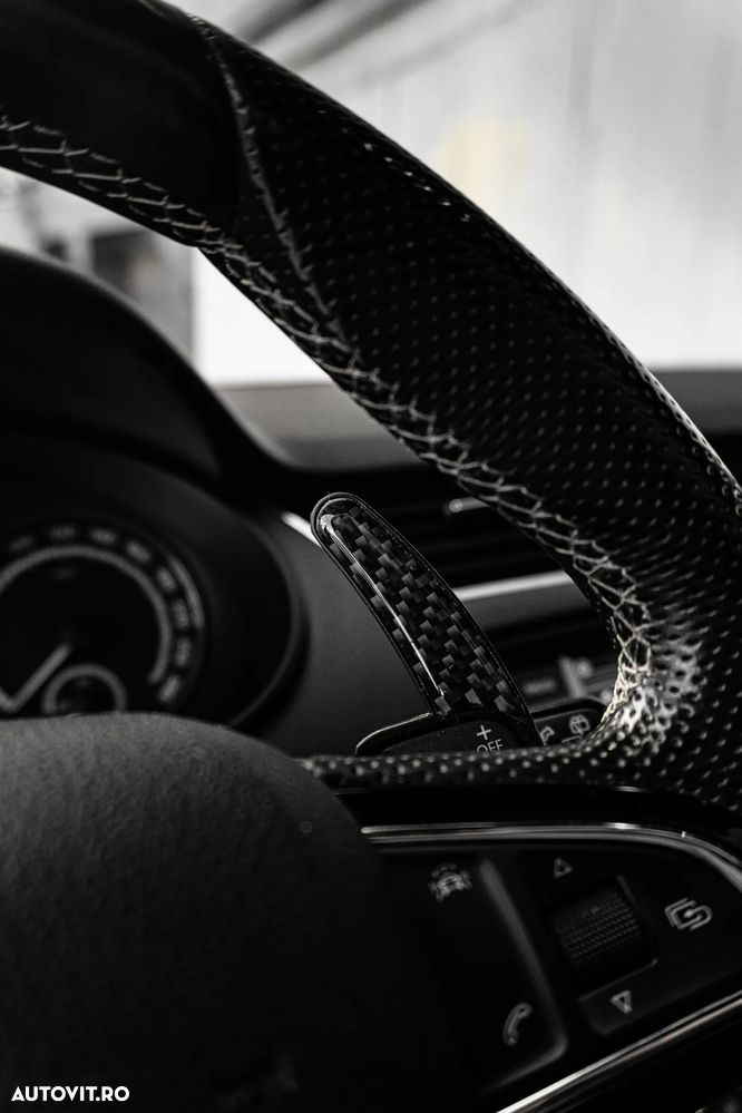 Skoda Octavia Combi 2.0 TDI DSG RS - 8