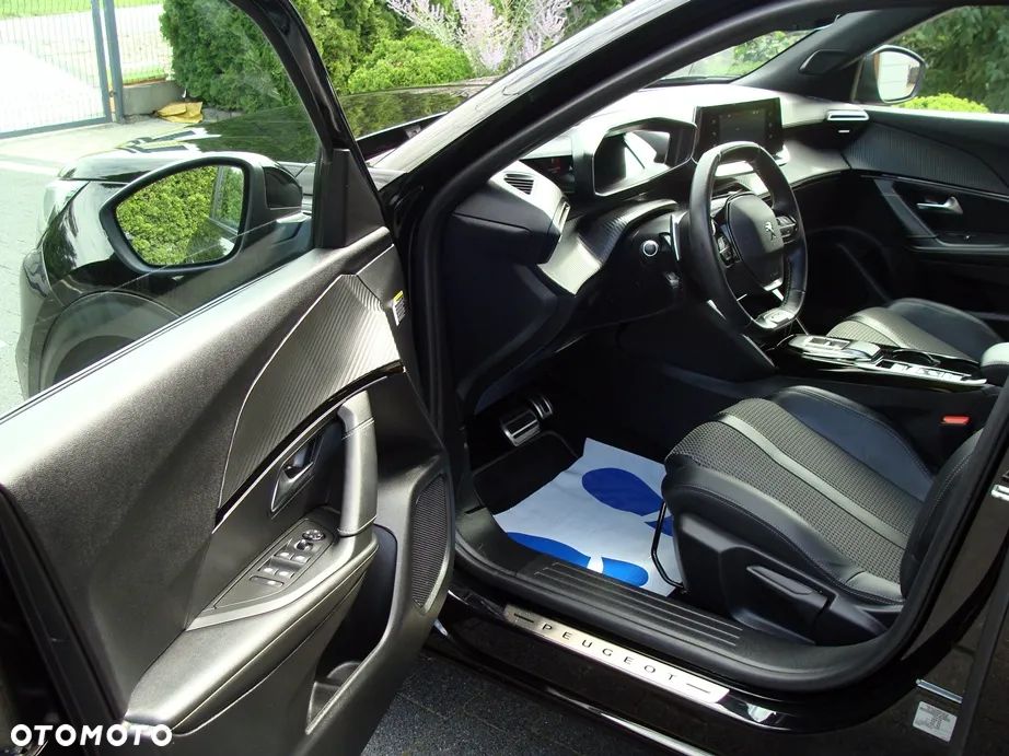 Peugeot 2008 PureTech 130 EAT8 GT - 18