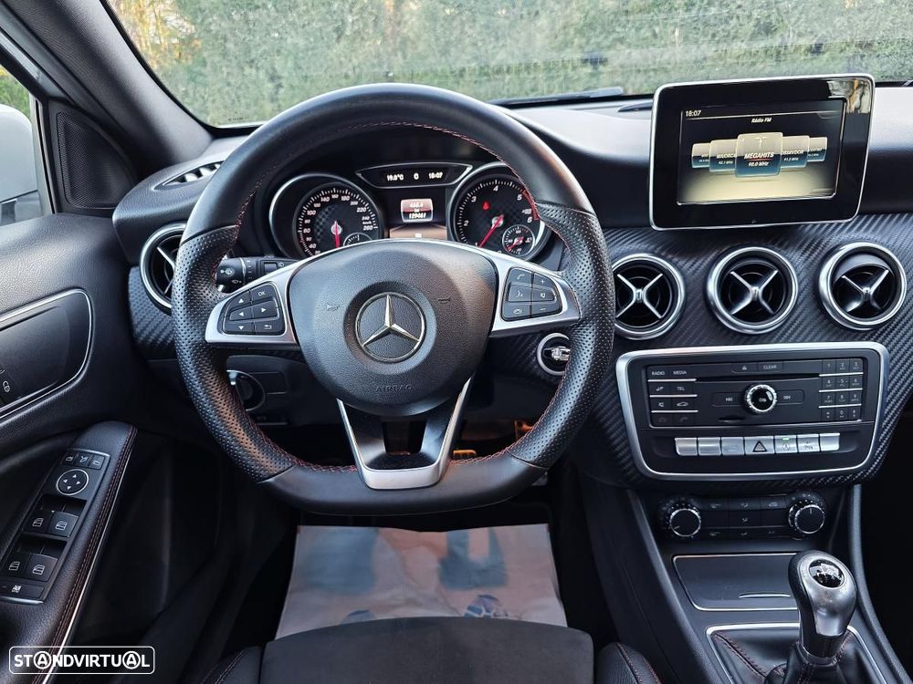 Mercedes-Benz A 180 d AMG Line - 21