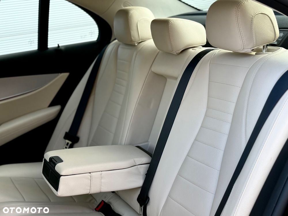 Mercedes-Benz Klasa E 300 9G-TRONIC - 27