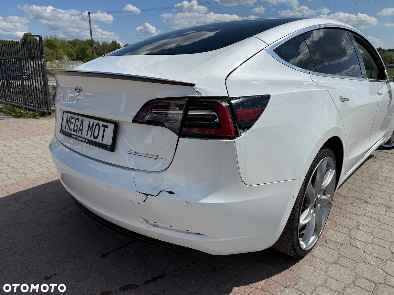 Tesla Model 3 - 16