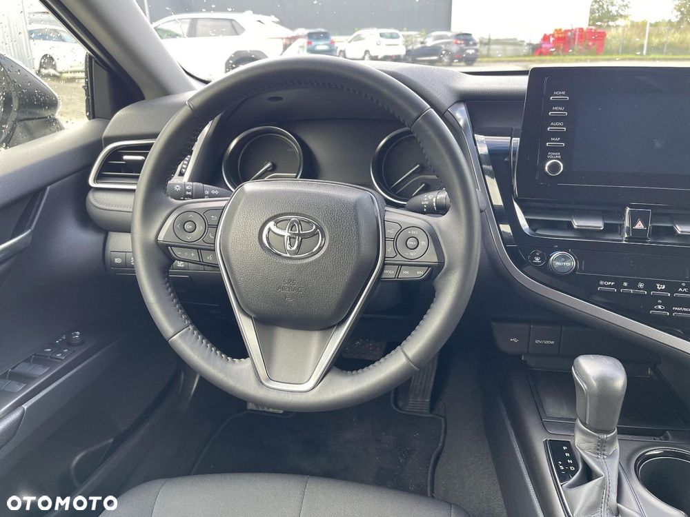 Toyota Camry - 11
