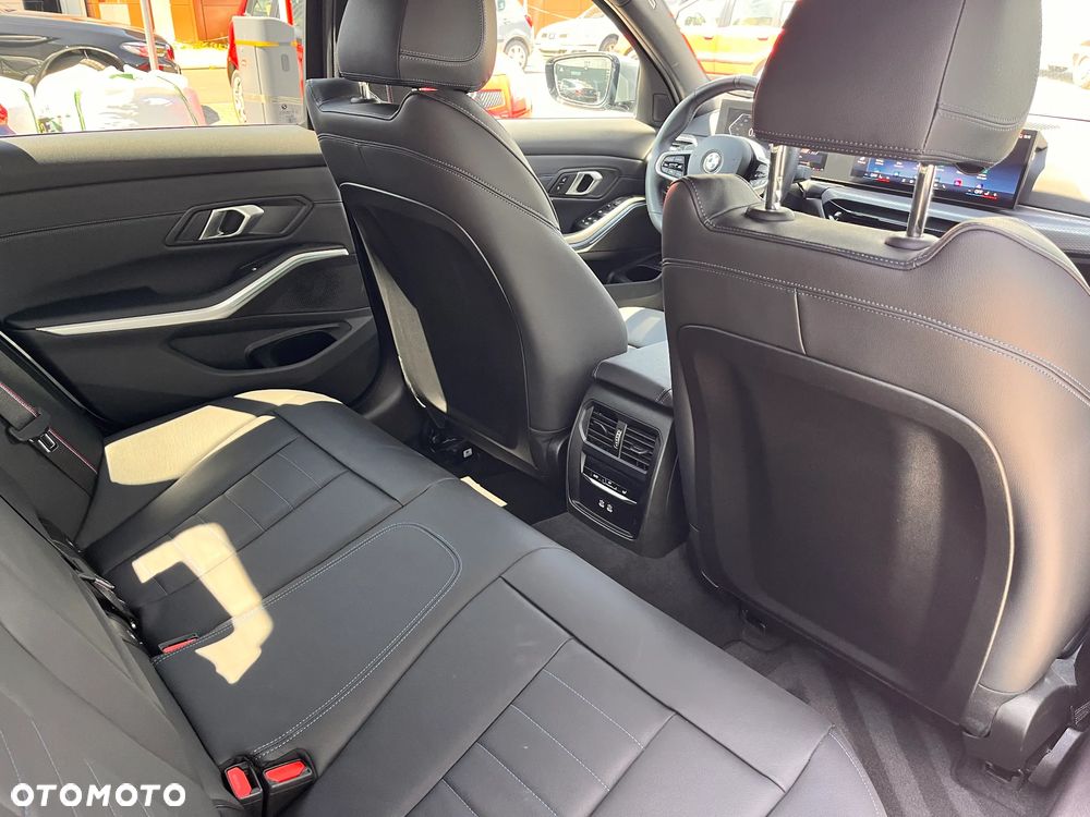 BMW Seria 3 330i xDrive M Sport sport - 22