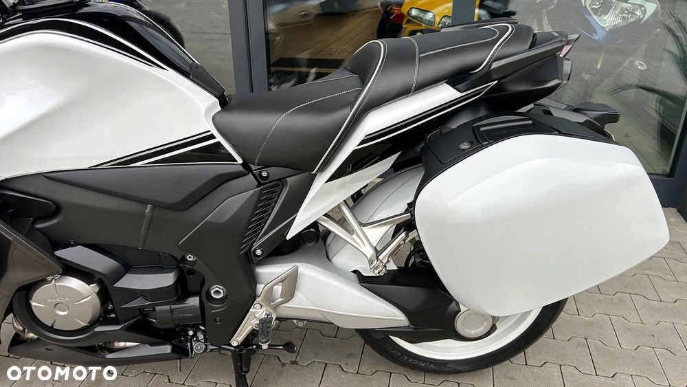 Honda VFR - 24