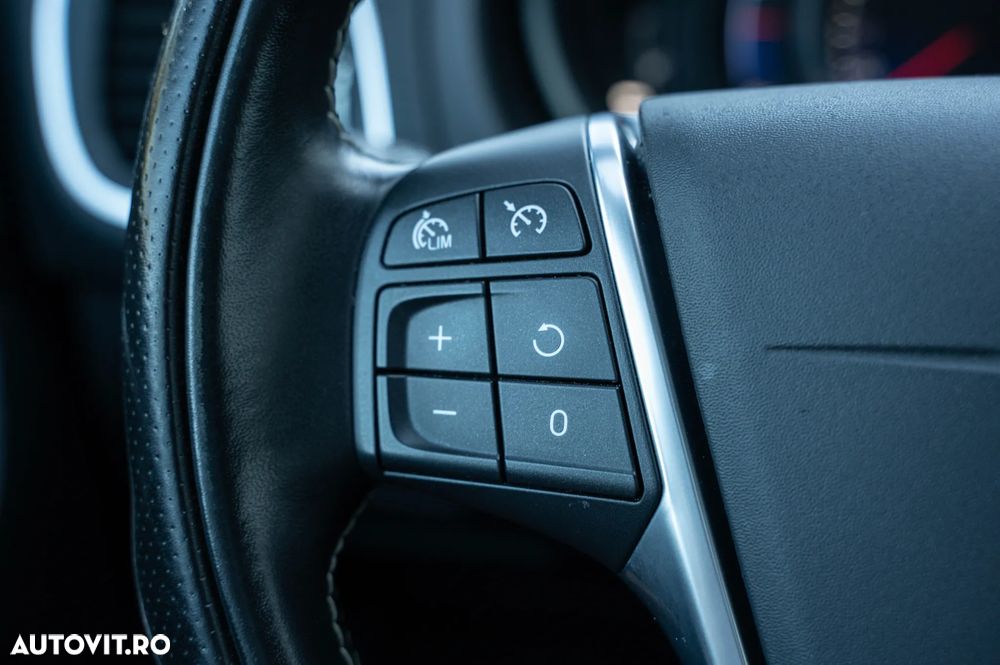 Volvo V40 T3 Geartronic RDesign - 27