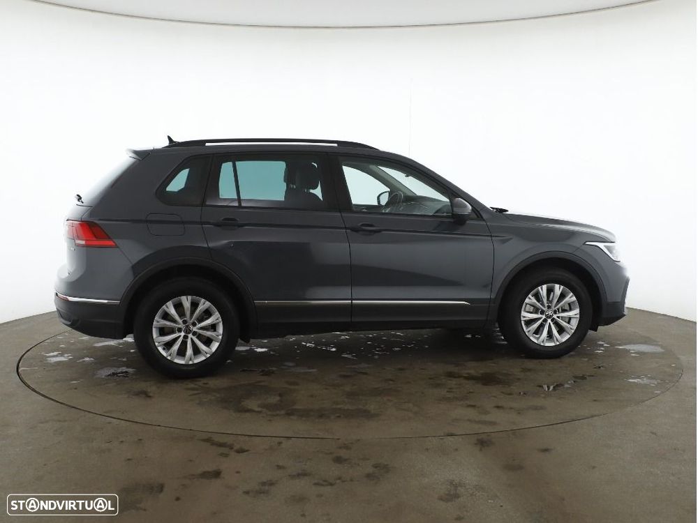 Volkswagen Tiguan — fotografia 4