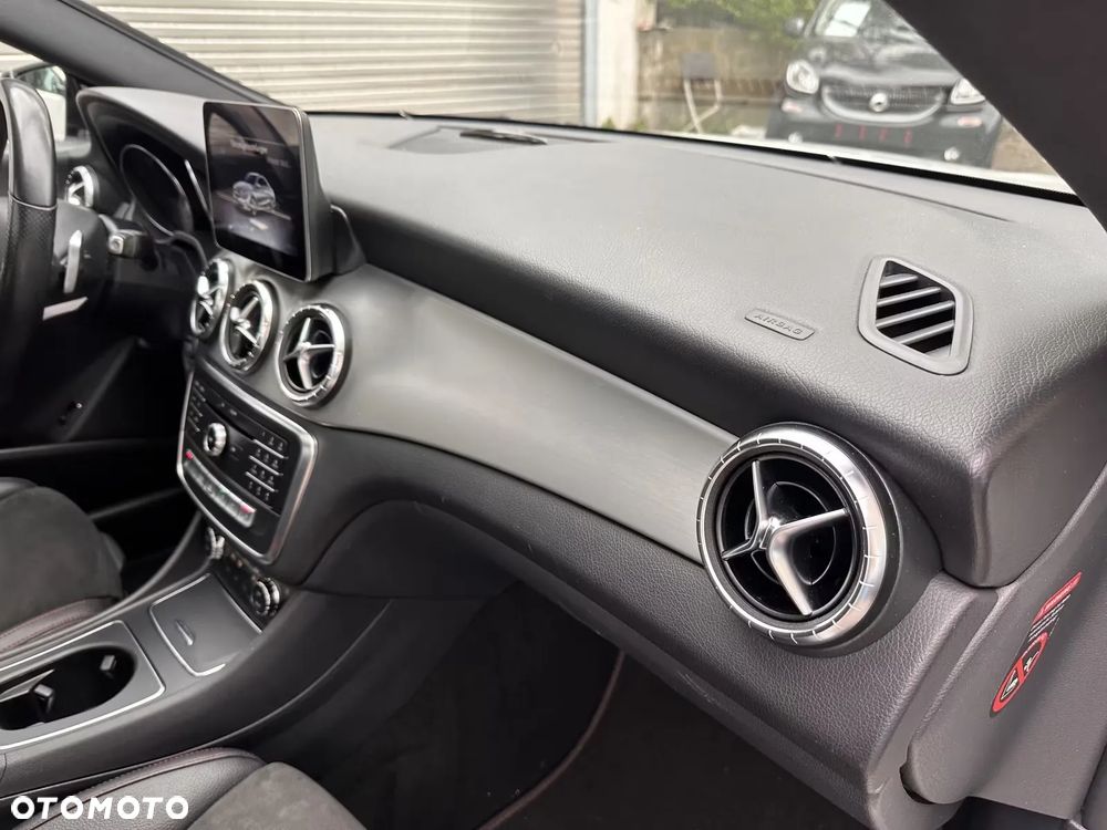 Mercedes-Benz CLA - 22