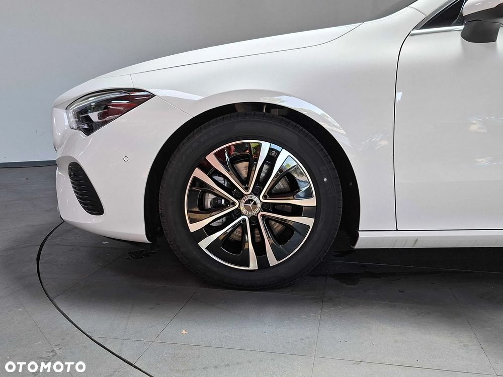 Mercedes-Benz CLA 200 7G-DCT - 2