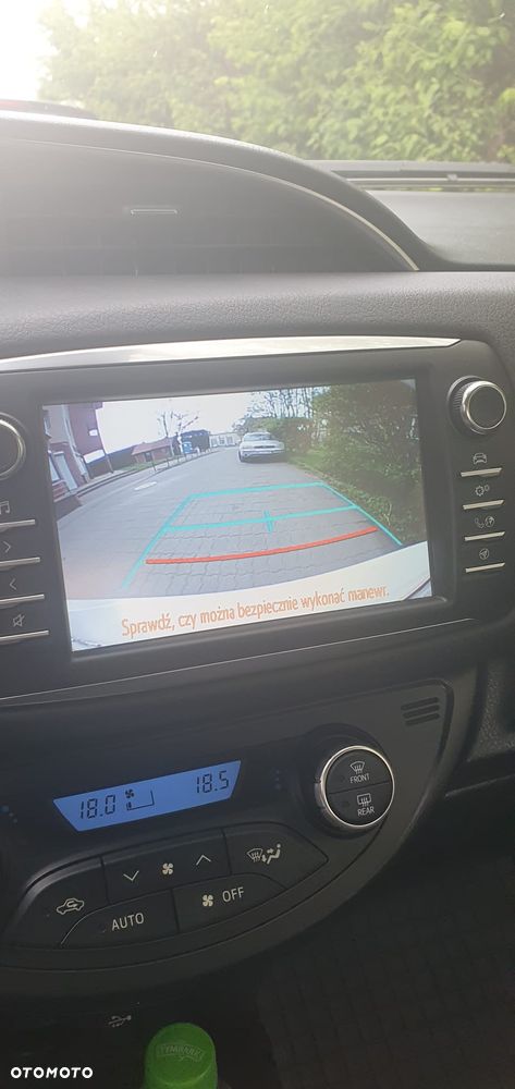 Toyota Yaris Hybrid 100 Premium - 7