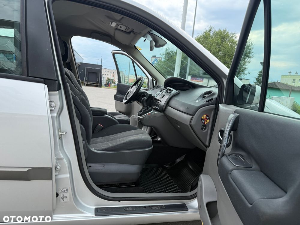 Renault Scenic 1.6 16V Confort Dynamique - 14