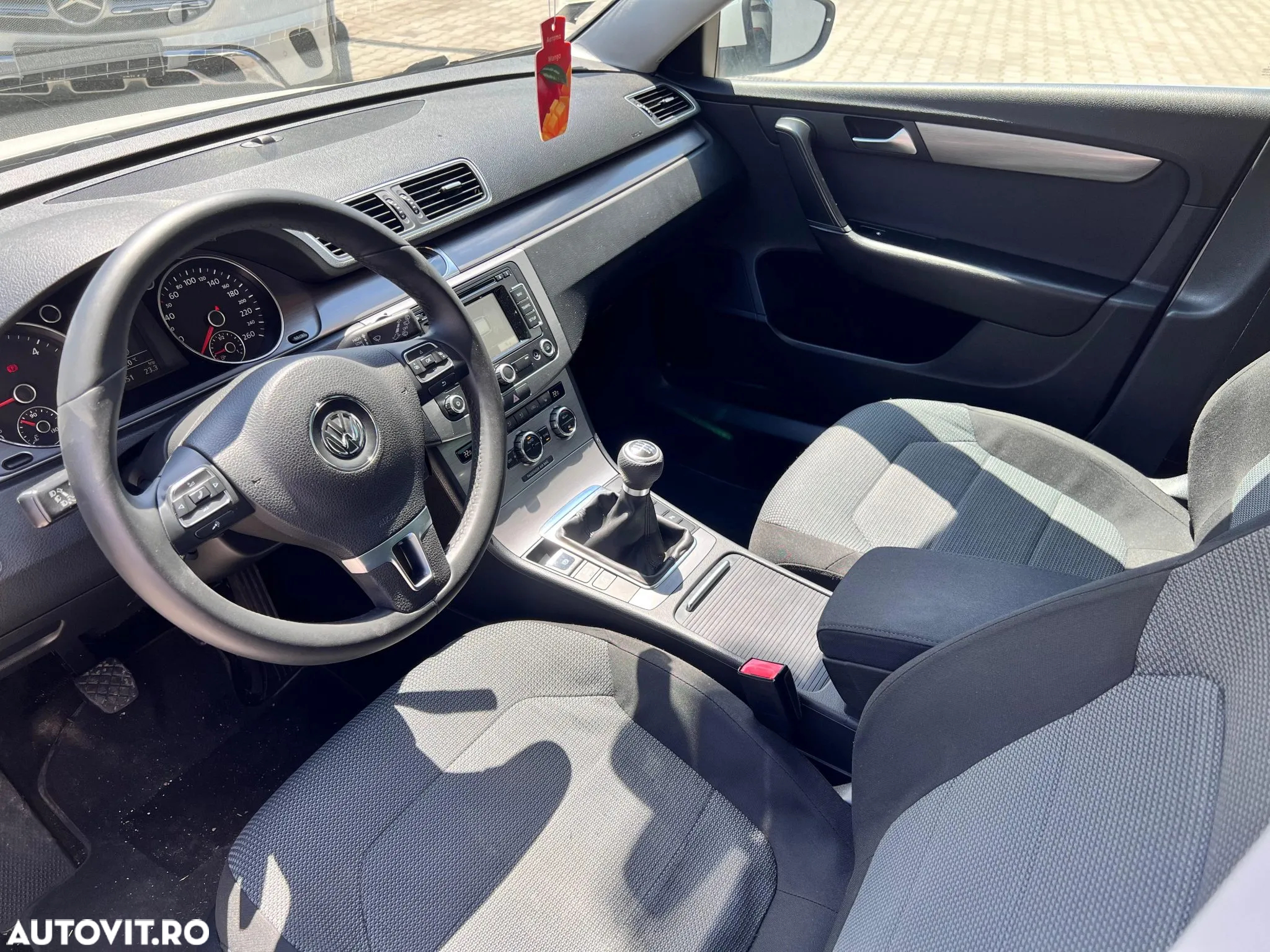 Volkswagen Passat - 13