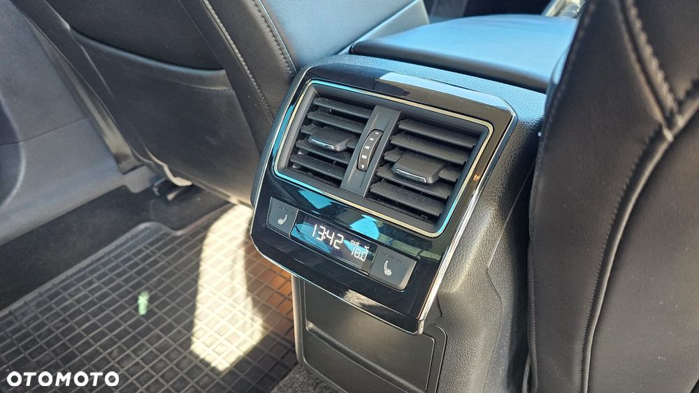 Skoda Superb 2.0 TDI L&K DSG - 22