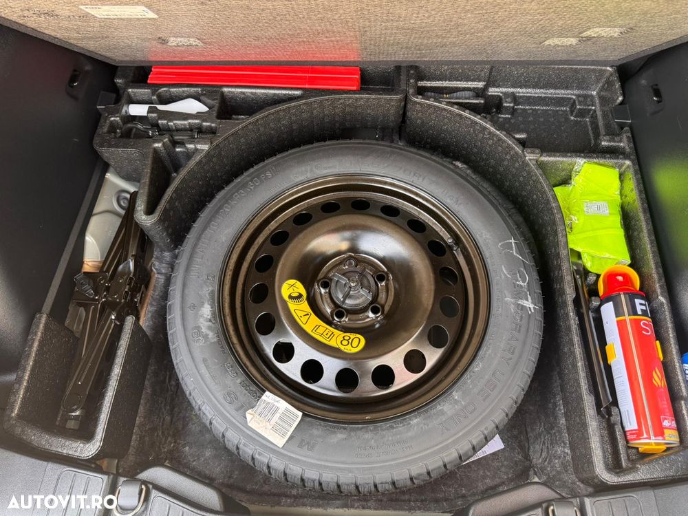 Ford Kuga 2.5 Duratec FHEV AWD ST Line - 24