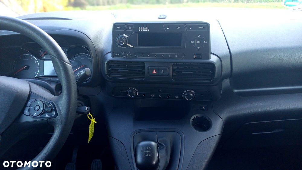 Opel Combo XL 1.2 Turbo Essentia S&S - 21